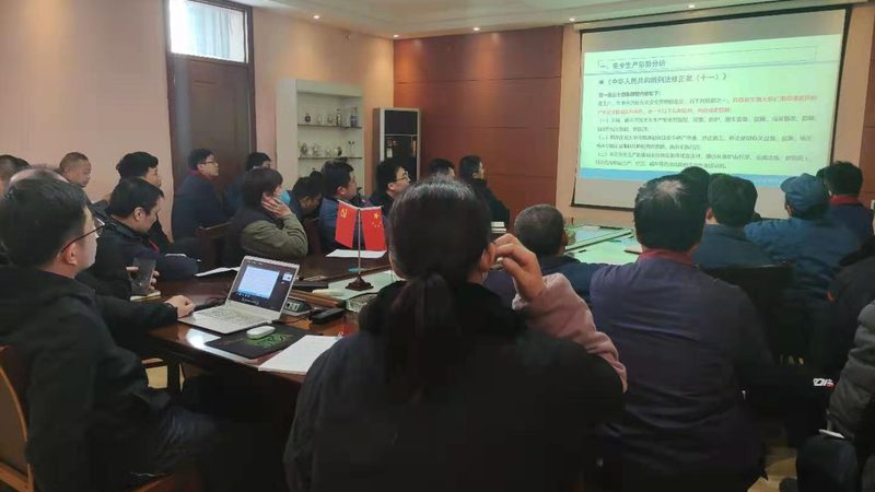 申请工地电工证，需要满足以下条件：